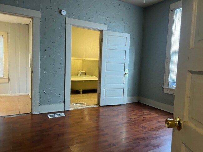 Building Photo - 1728 Highland Ave