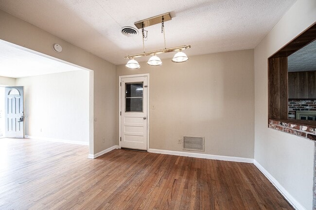 Building Photo - Great Florida Home with Garage in the Hear...
