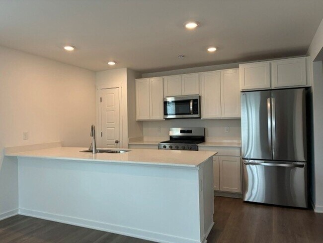 Building Photo - Brand New 3 Bedroom - 2.5 Bath Condo in Union Grove