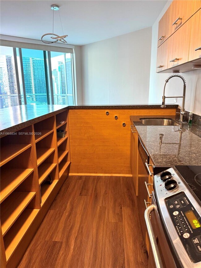 Building Photo - 350 S Miami Ave