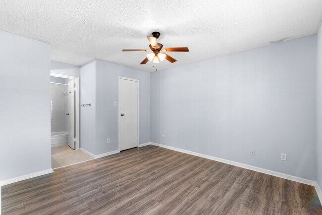 Building Photo - 2750 Holly Hall St