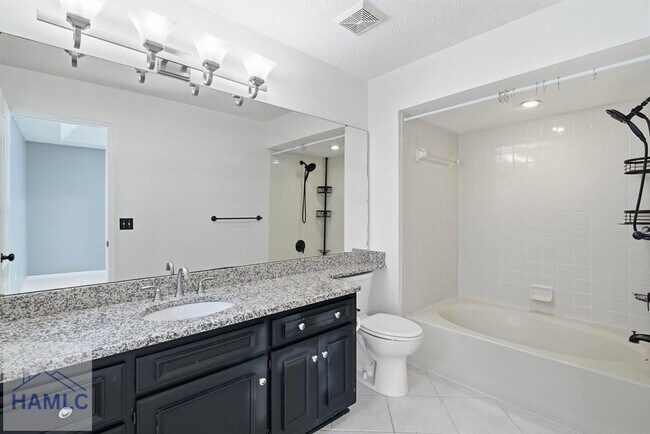 Building Photo - 405 Club Dr