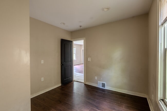 Building Photo - 908 W Hadley St