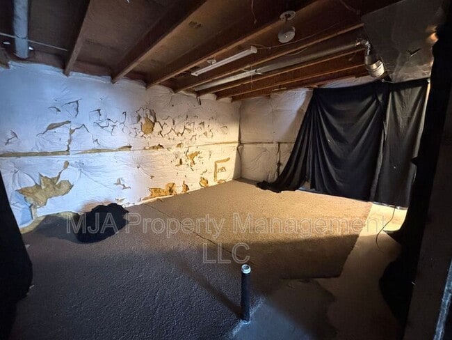 Building Photo - 31 Kintail St