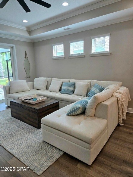 Building Photo - 8645 Weekend Dr