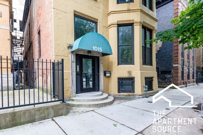 Building Photo - 1015 N La Salle Dr