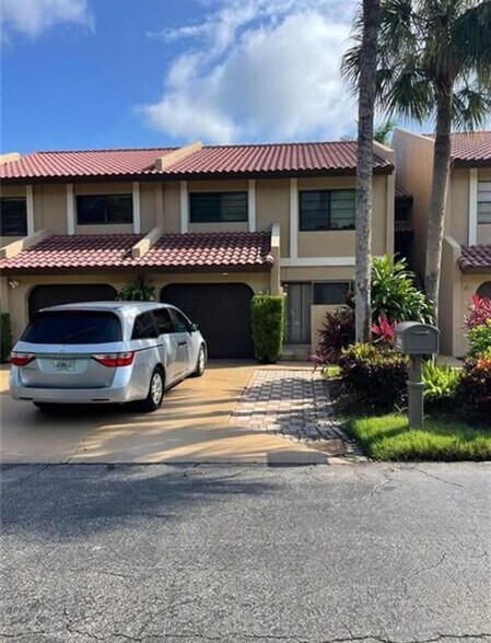 Building Photo - 22028 Las Brisas Cir