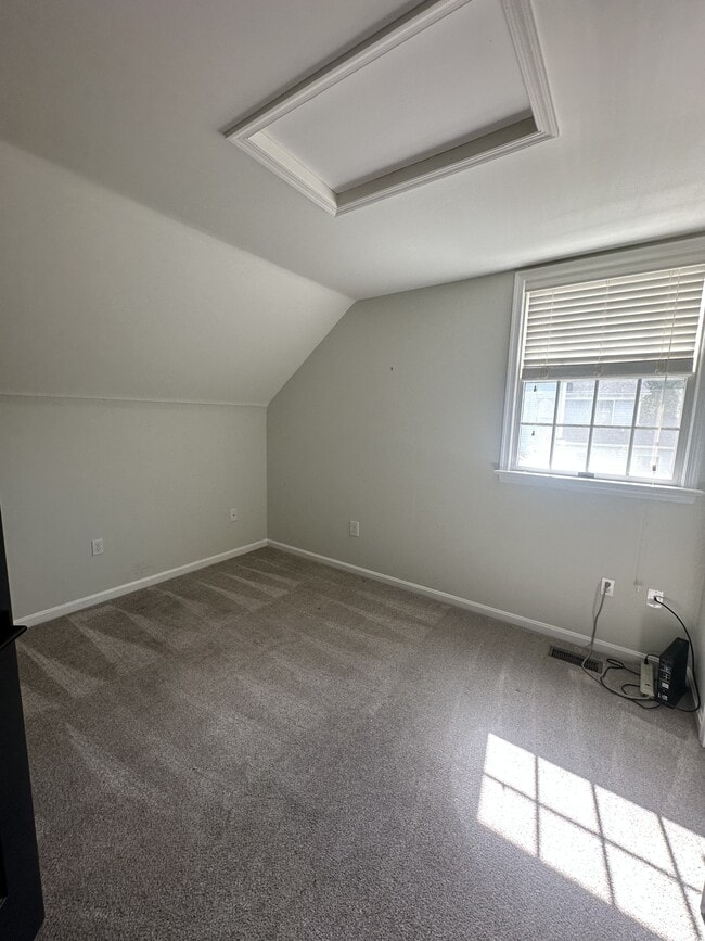 Building Photo - 4640 Newington Rd