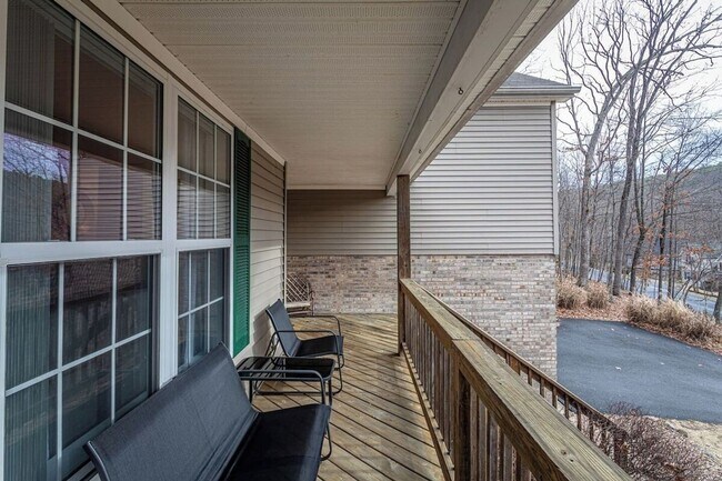 Building Photo - 187 Grouse Dr