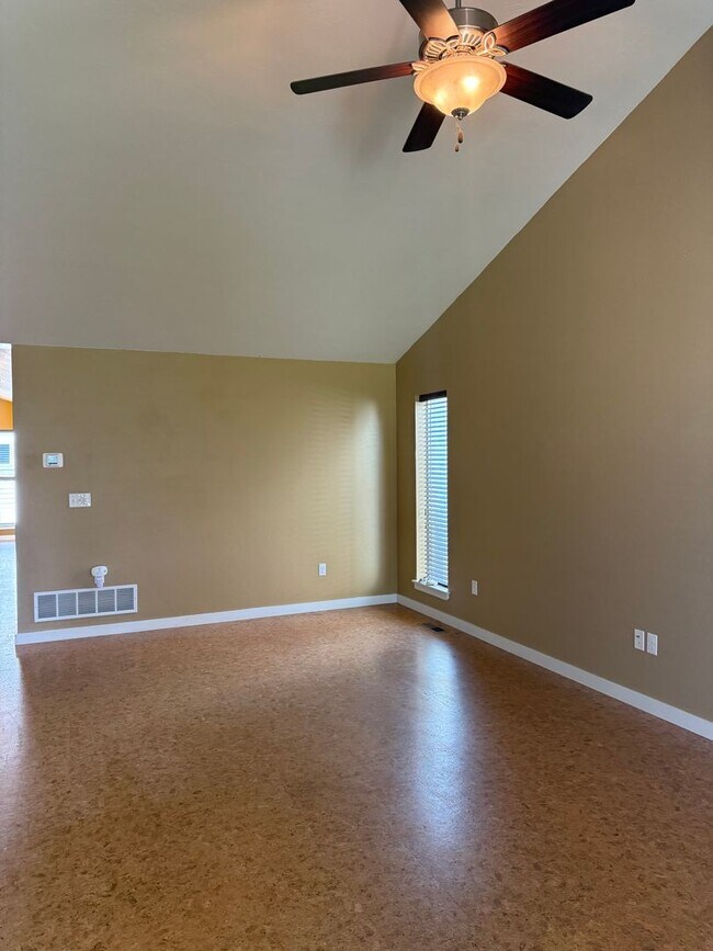 Building Photo - 353 N Ferguson Ave
