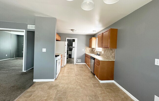 Building Photo - 30486 Townley St