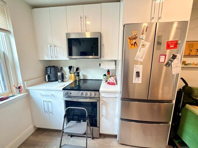 Building Photo - 46 Melrose St