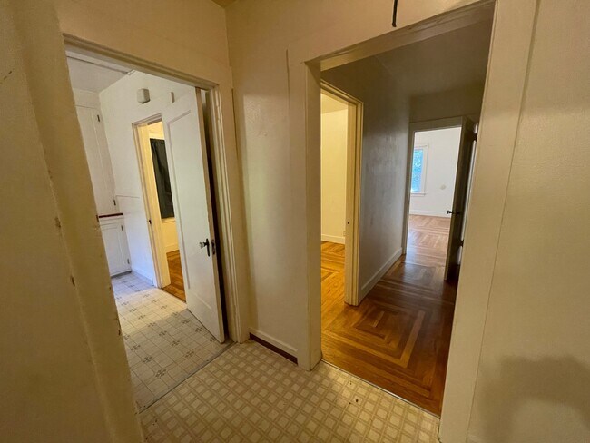 Building Photo - 1105 Del Norte St