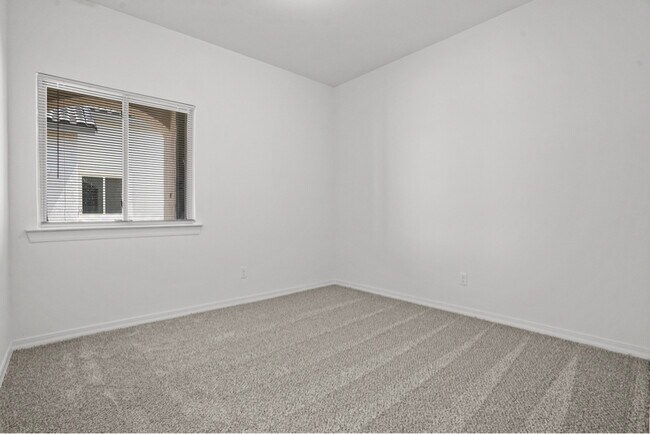 Building Photo - 608 Cedarwood Ave
