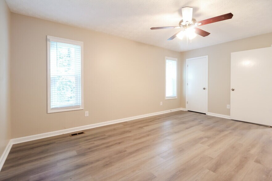 Building Photo - 1013 Summer Pl NW