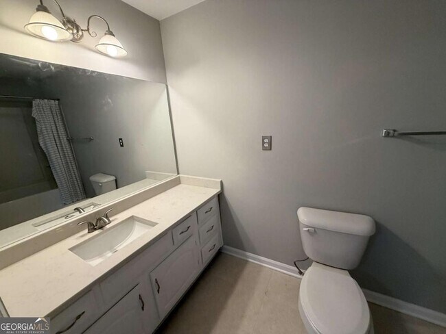 Building Photo - 2045 Fairways Ct