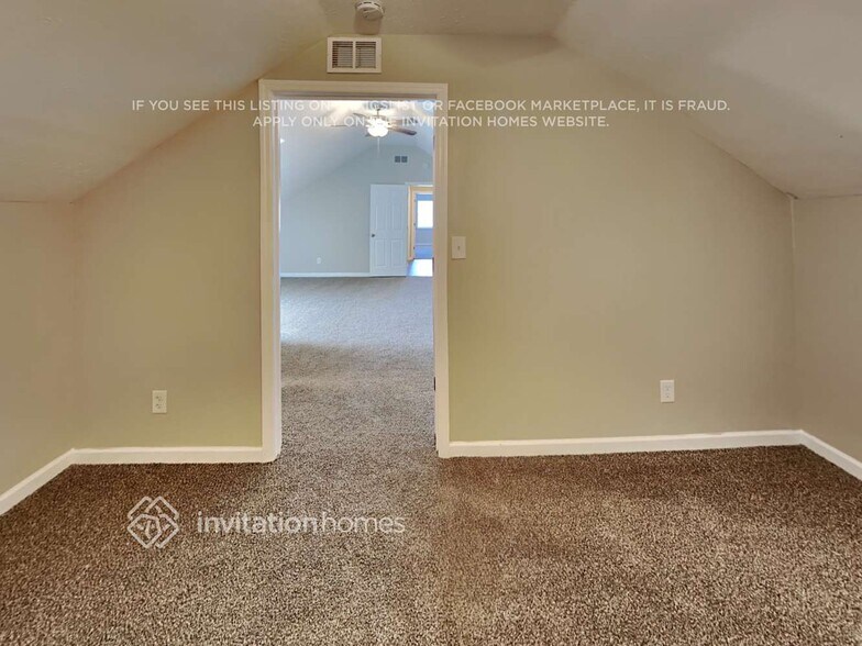 Building Photo - 1915 Venada Trail