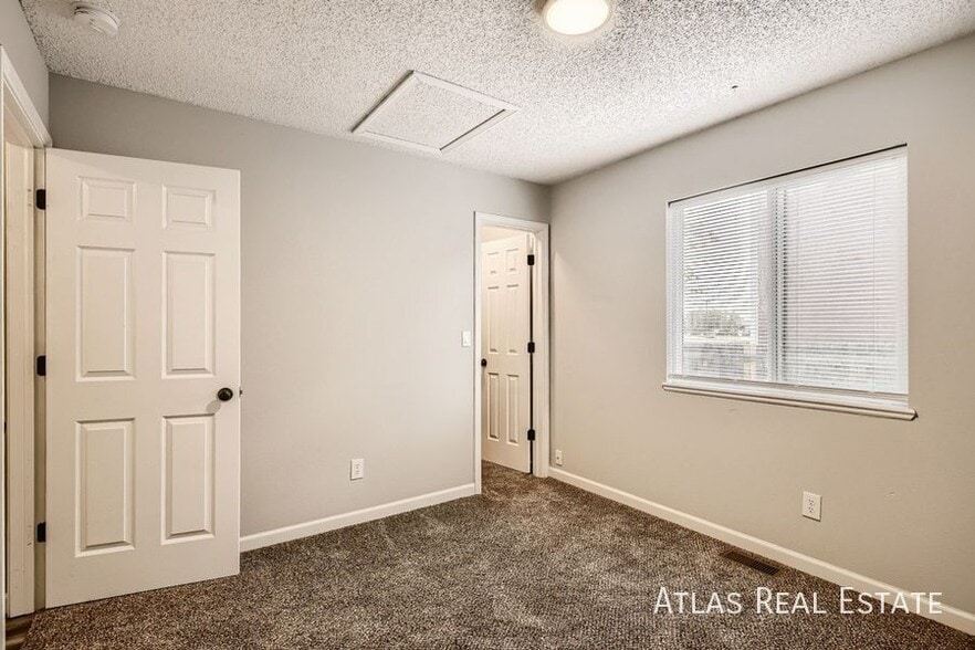 Building Photo - 6948 Fountain Ridge Cir