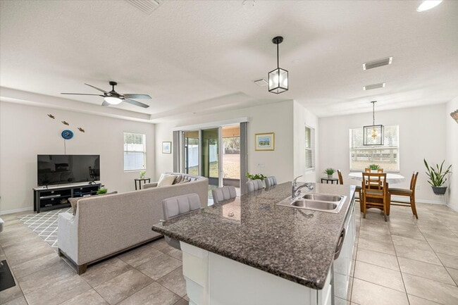 Building Photo - **Spacious 4-Bedroom, 3.5-Bath Home with Private Guest Suite and 3-Car Garage**
