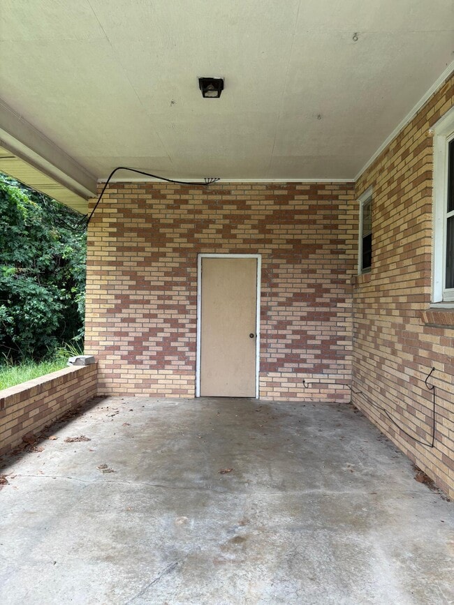 Building Photo - 2426 Peach Orchard Rd