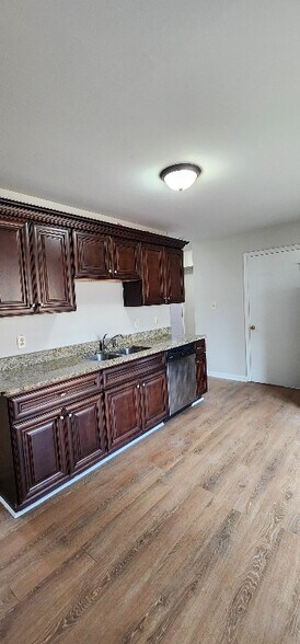 Building Photo - 1047 Old Denbigh Blvd