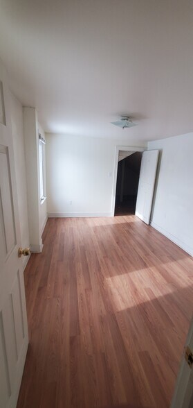 Building Photo - 18 Main St