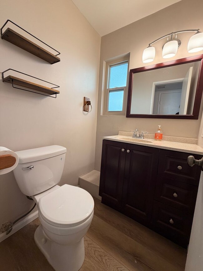 Building Photo - Beautiful Bay Ridge Cul-de-Sac Townhome