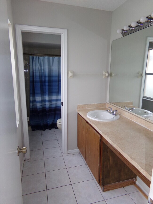 Building Photo - 111 Lochness Ln