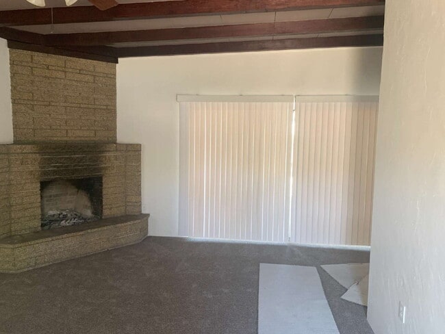 Building Photo - "Cozy Desert Oasis: Charming 2-Bed, 2-Bath...