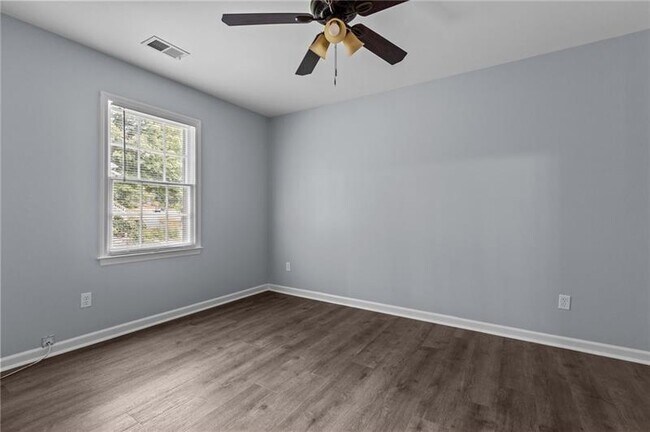 Building Photo - 4019 Shady Dr NW