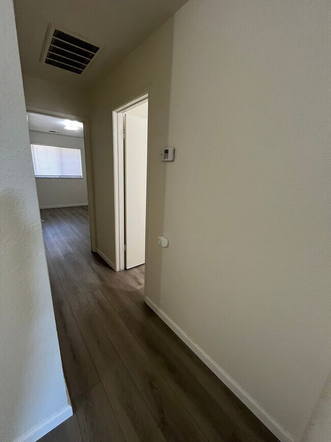 Building Photo - LIL112