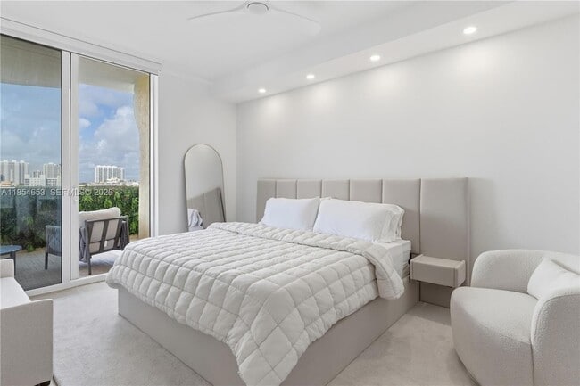 Building Photo - 17875 Collins Ave