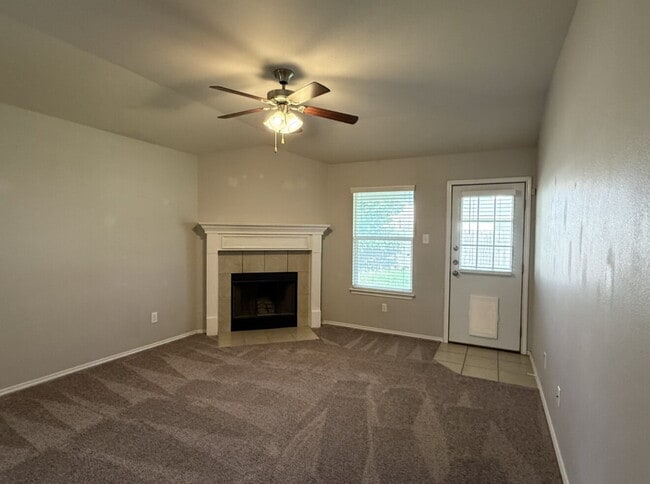 Building Photo - Comfort, Style & Privacy in the Heart of S...