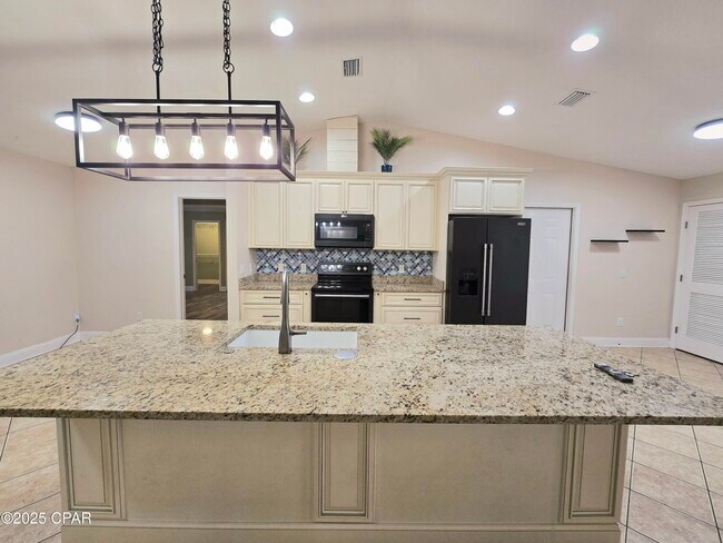 Building Photo - 603 Diamonte Cir