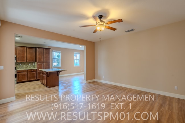Building Photo - Spacious 3 Bedroom home! Great location!