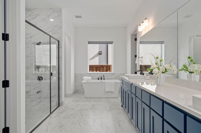 Building Photo - 10375 Great Days Dr