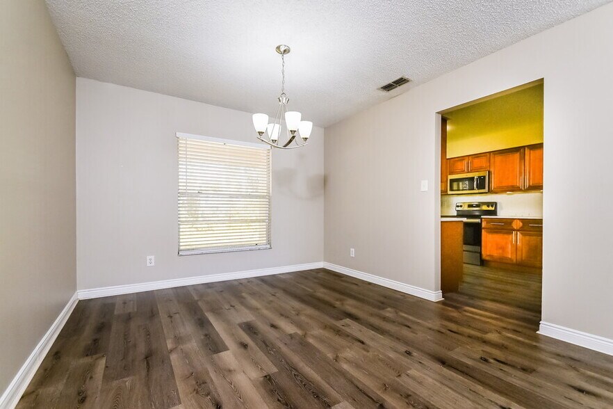 Building Photo - 510 Oak Creek Dr