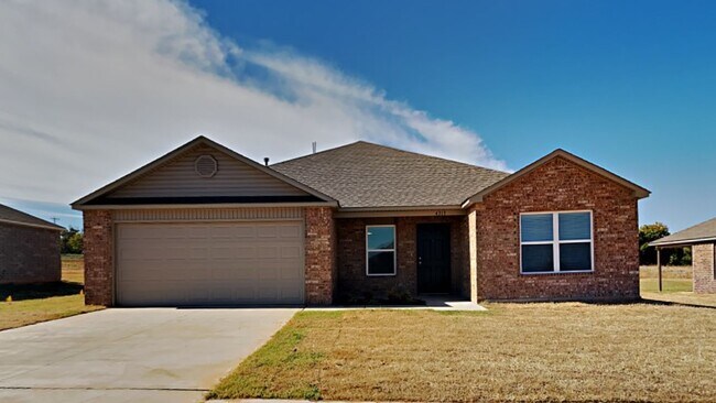 Building Photo - Very Nice 4 bedroom 2 bath home in Harrah ...