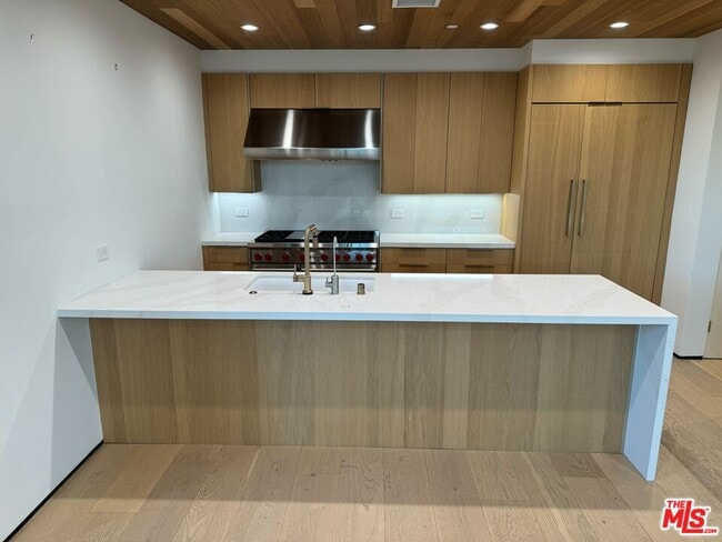 Building Photo - 611 Broadway St