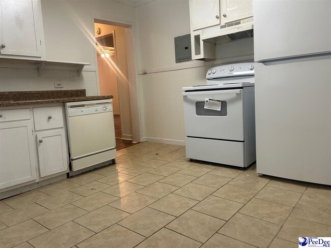 Building Photo - 848 Lynwood Dr