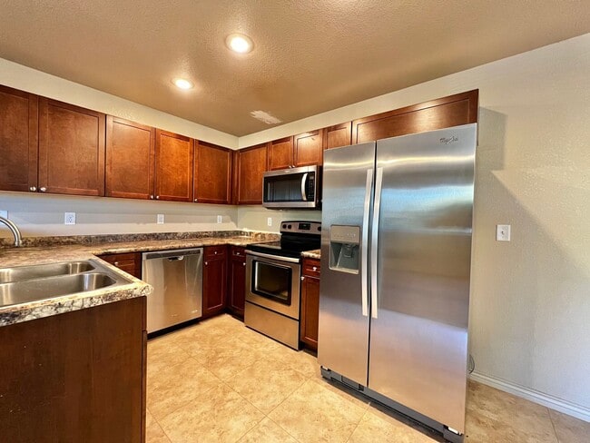Interior Photo - East6th203 (KC-AM)
