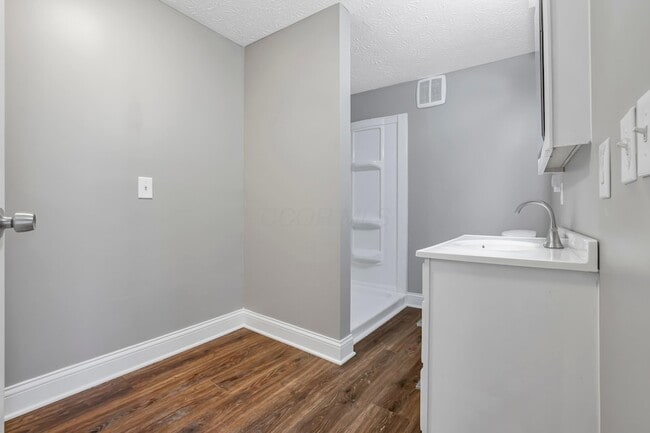 Building Photo - 2089 Lockbourne Rd