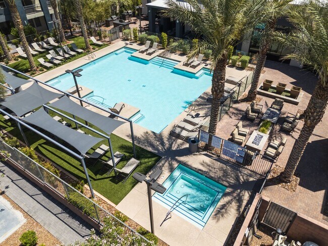Building Photo - First floor unit in luxury gated Summerlin...