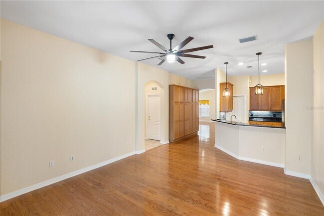 Building Photo - 1556 Scarlett Ave