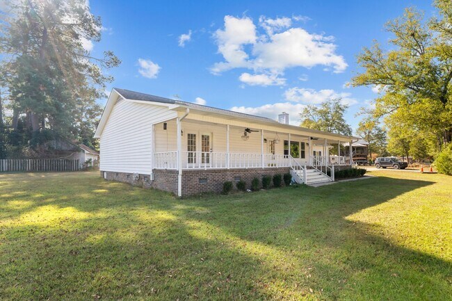 Building Photo - 105 3rd St