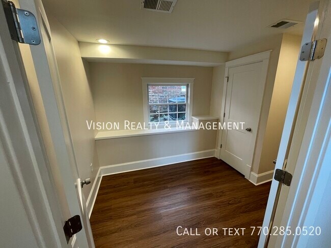 Building Photo - 356 Sinclair Ave NE