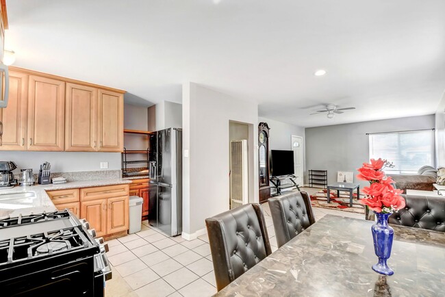 Building Photo - 1624 Gordon Ct