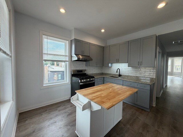 Building Photo - 1414 W Summerdale Ave