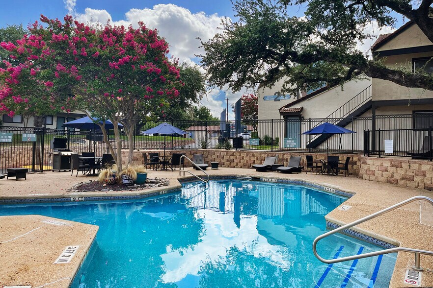 The Arts Apartments at South Austin 400 W Saint Elmo Rd Austin TX