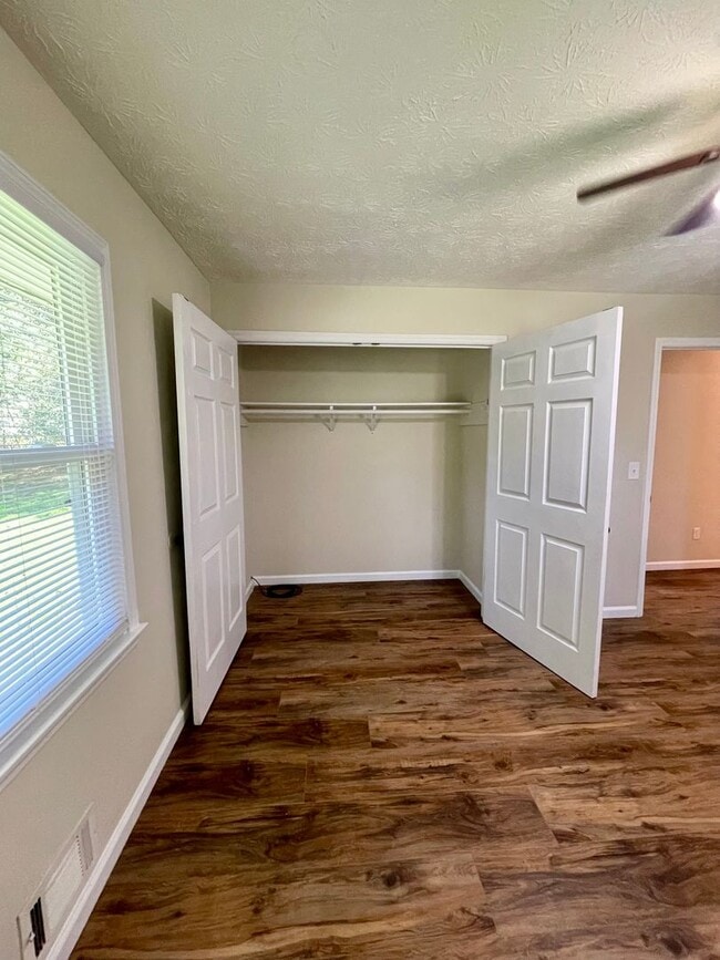 Building Photo - Beautiful newly remodeled home on over 3 a...